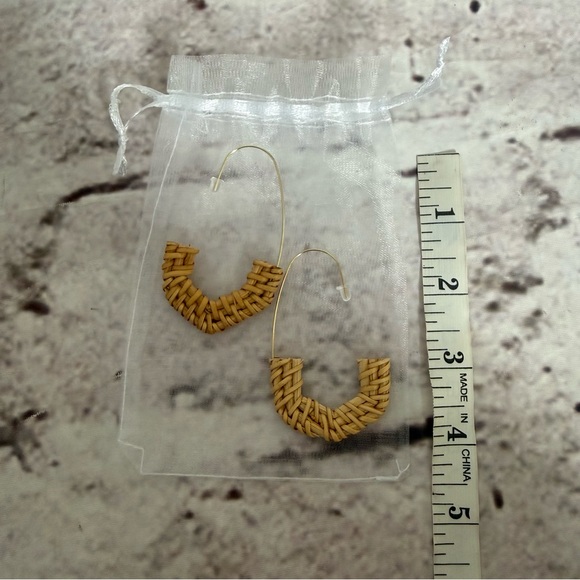 💰5/$20 Boho Rattan Earrings - Picture 4 of 4